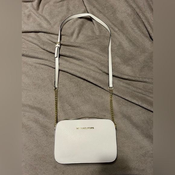 Michael Kors Jet Set Medium Crossbody Purse - Picture 3 of 10